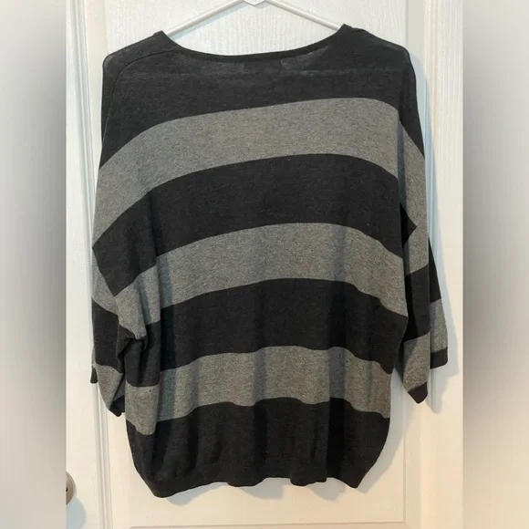 Women’s Oversized Blouse Size S - Picture 3 of 3